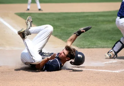 Bluejays roll by Grizzlies in 2C playoff win